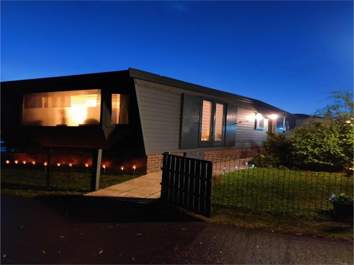 Отель Tiny Beachhouse Belgium, Вендуйне Экстерьер фото
